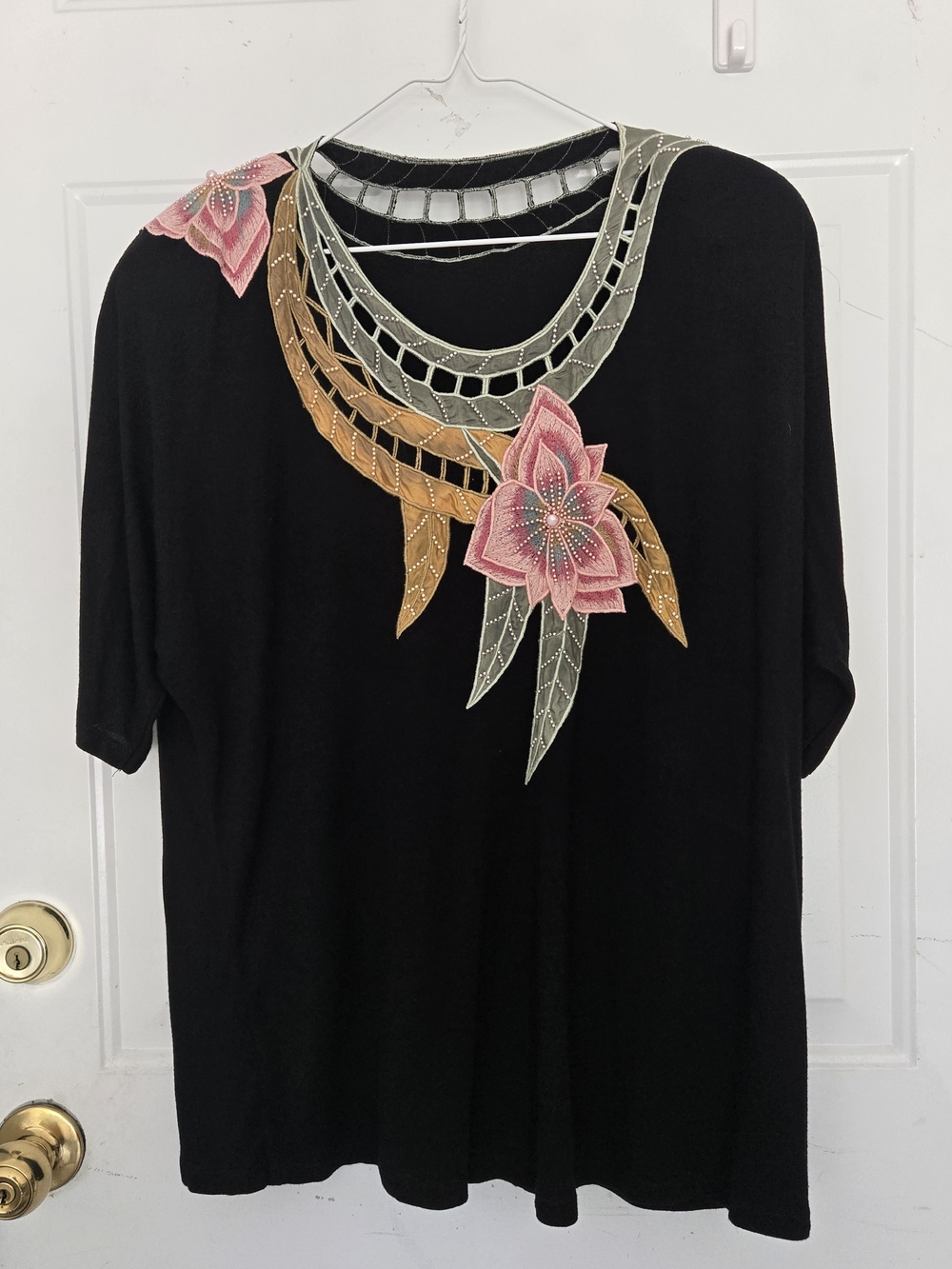 Black Coquette Oversized Floral Applique Short Sleeve Top Size L/XL